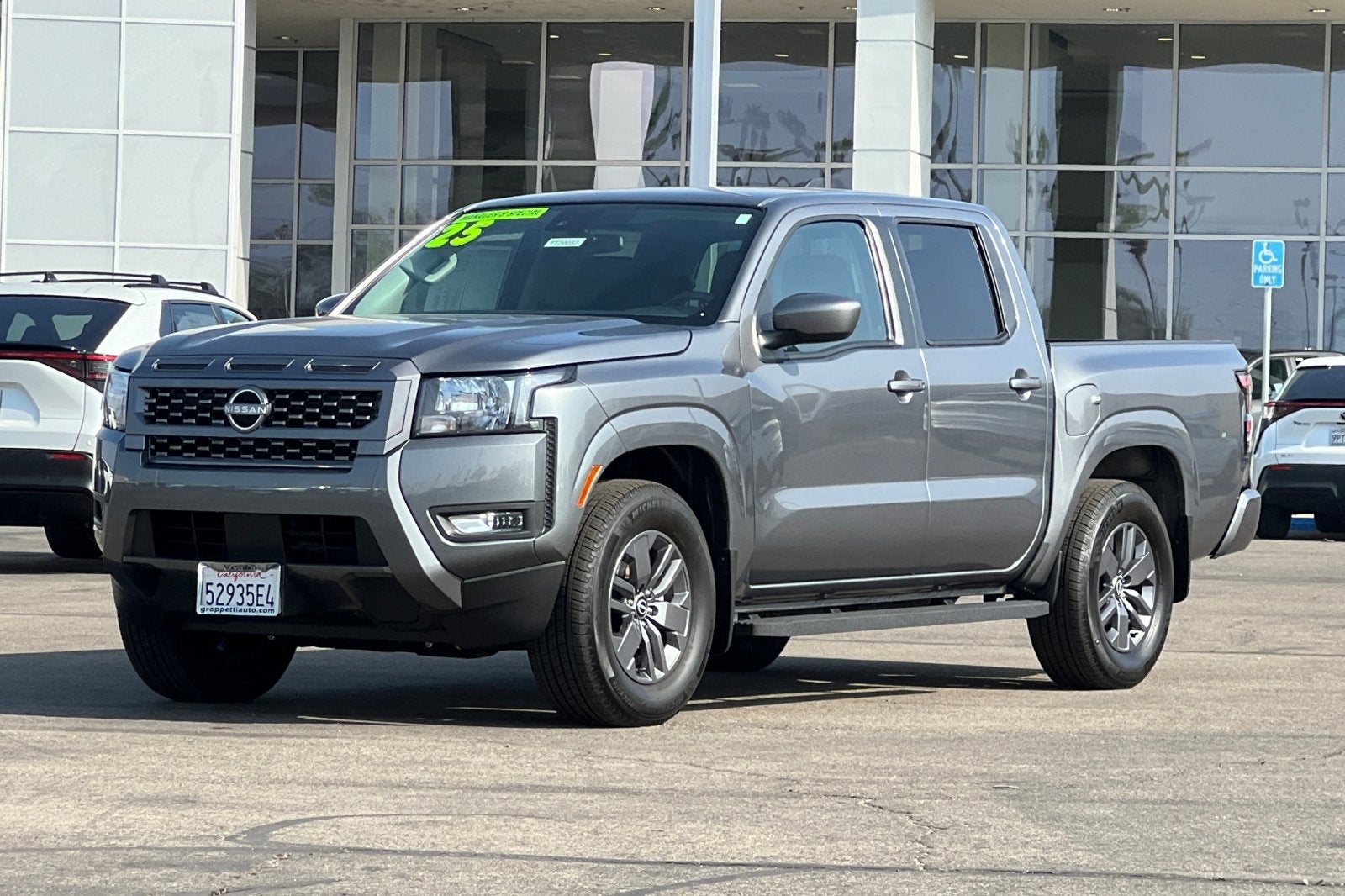2025 Nissan Frontier SV