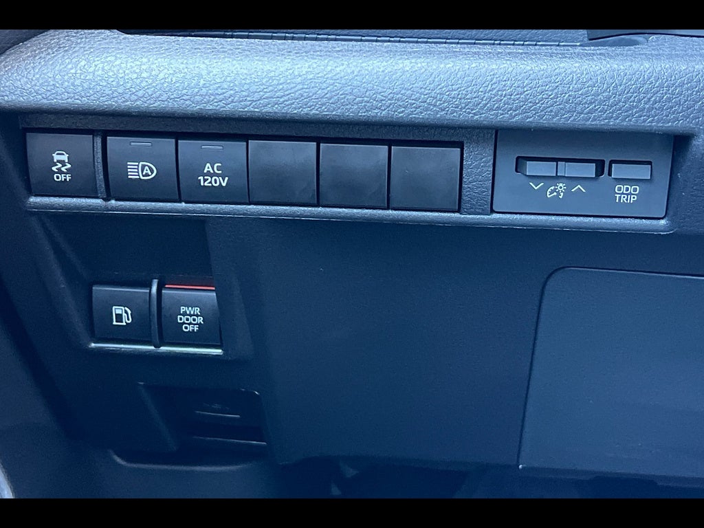 2023 Toyota Sienna XSE 7-Passenger