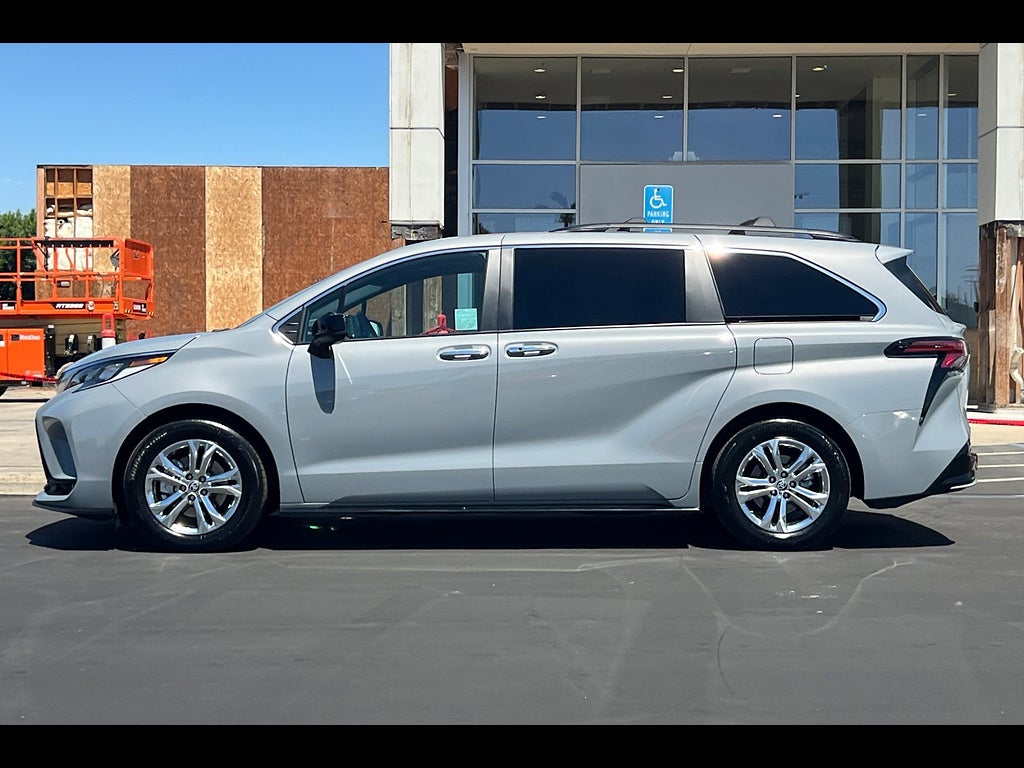 2023 Toyota Sienna XSE 7-Passenger