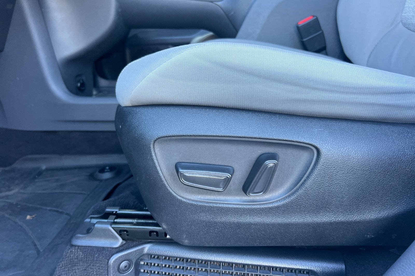 2023 Toyota Sienna LE 8 Passenger