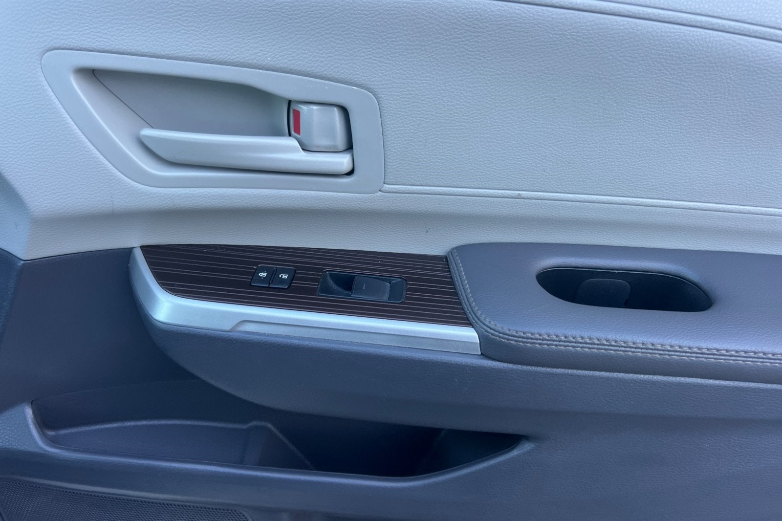 2023 Toyota Sienna LE 8 Passenger