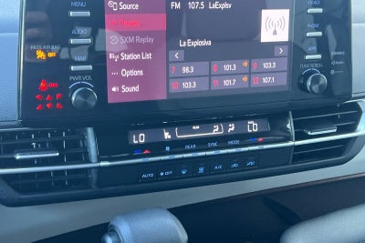 2023 Toyota Sienna LE 8 Passenger