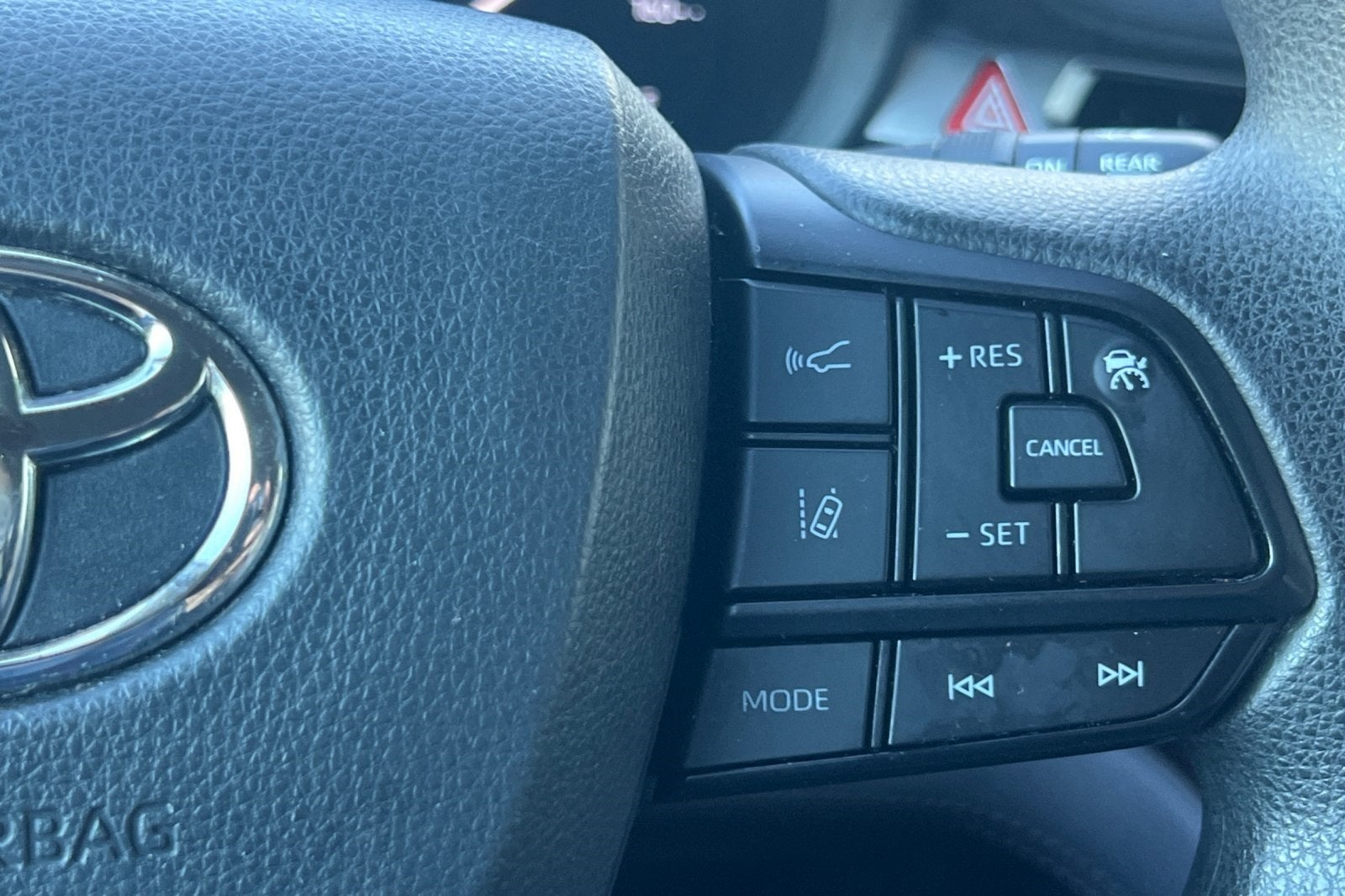 2023 Toyota Sienna LE 8 Passenger