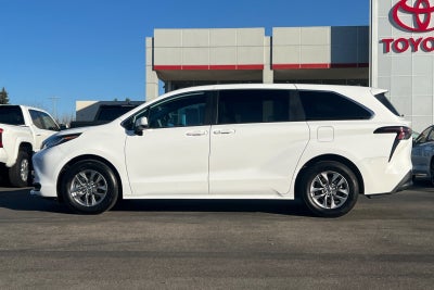 2023 Toyota Sienna LE 8 Passenger