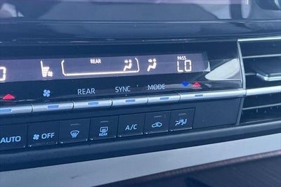 2023 Toyota Sienna LE 8 Passenger