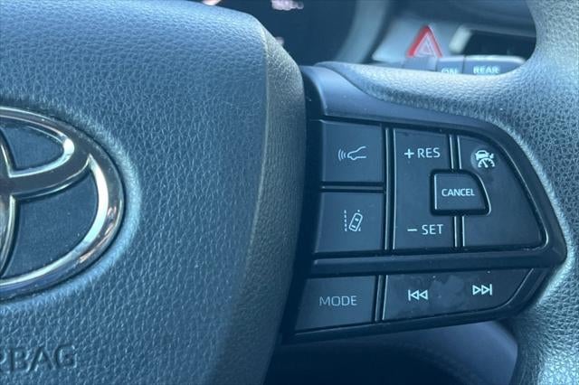 2023 Toyota Sienna LE 8 Passenger