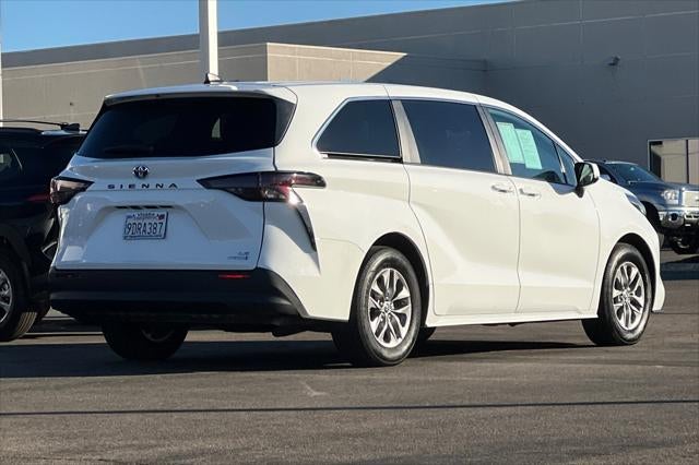 2023 Toyota Sienna LE 8 Passenger