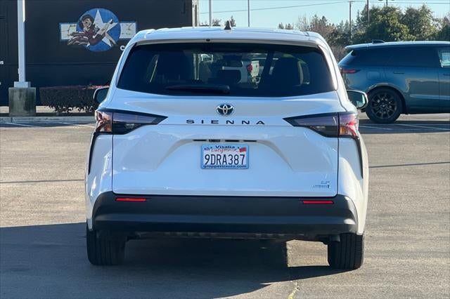 2023 Toyota Sienna LE 8 Passenger