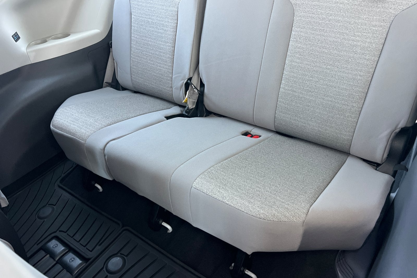 2023 Toyota Sienna LE 8-Passenger
