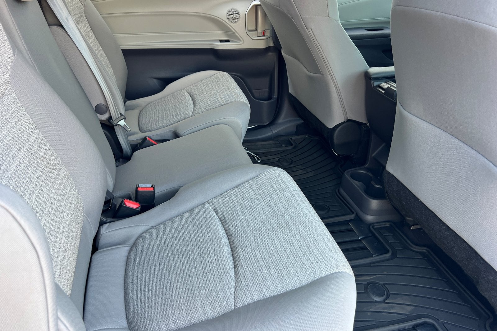 2023 Toyota Sienna LE 8-Passenger