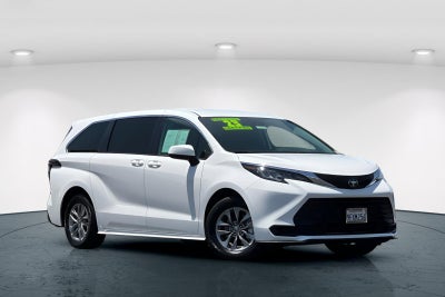 2023 Toyota Sienna LE 8-Passenger