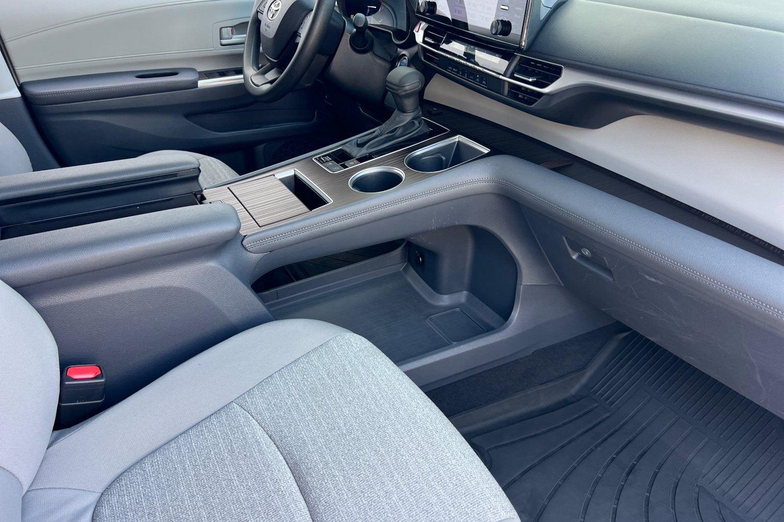 2023 Toyota Sienna LE 8-Passenger
