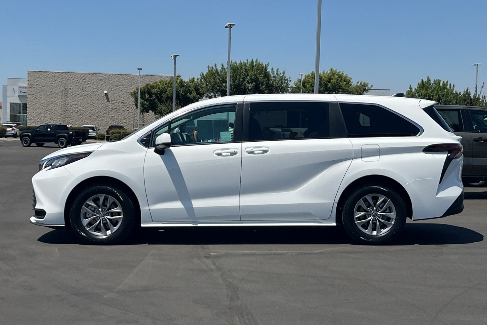 2023 Toyota Sienna LE 8-Passenger
