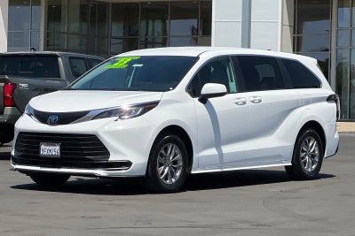 2023 Toyota Sienna LE 8-Passenger