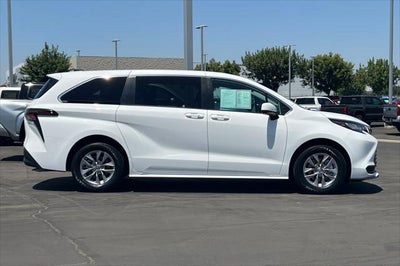 2023 Toyota Sienna LE 8-Passenger