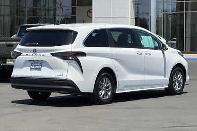 2023 Toyota Sienna LE 8-Passenger