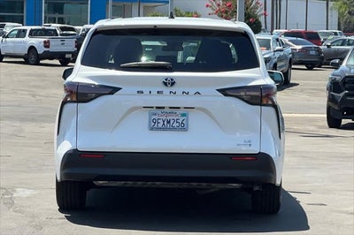 2023 Toyota Sienna LE 8-Passenger