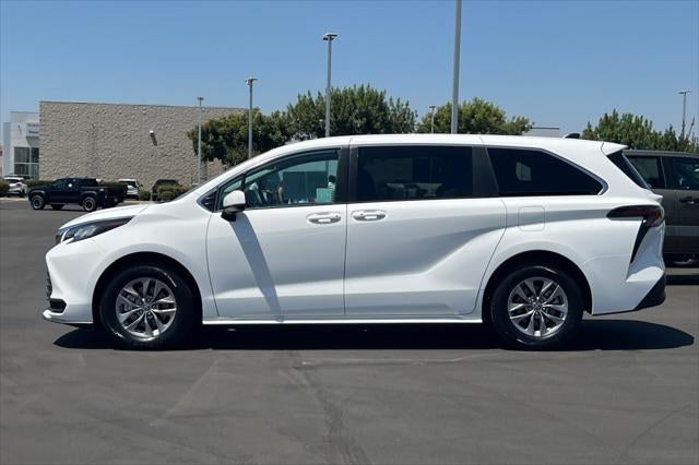 2023 Toyota Sienna LE 8-Passenger
