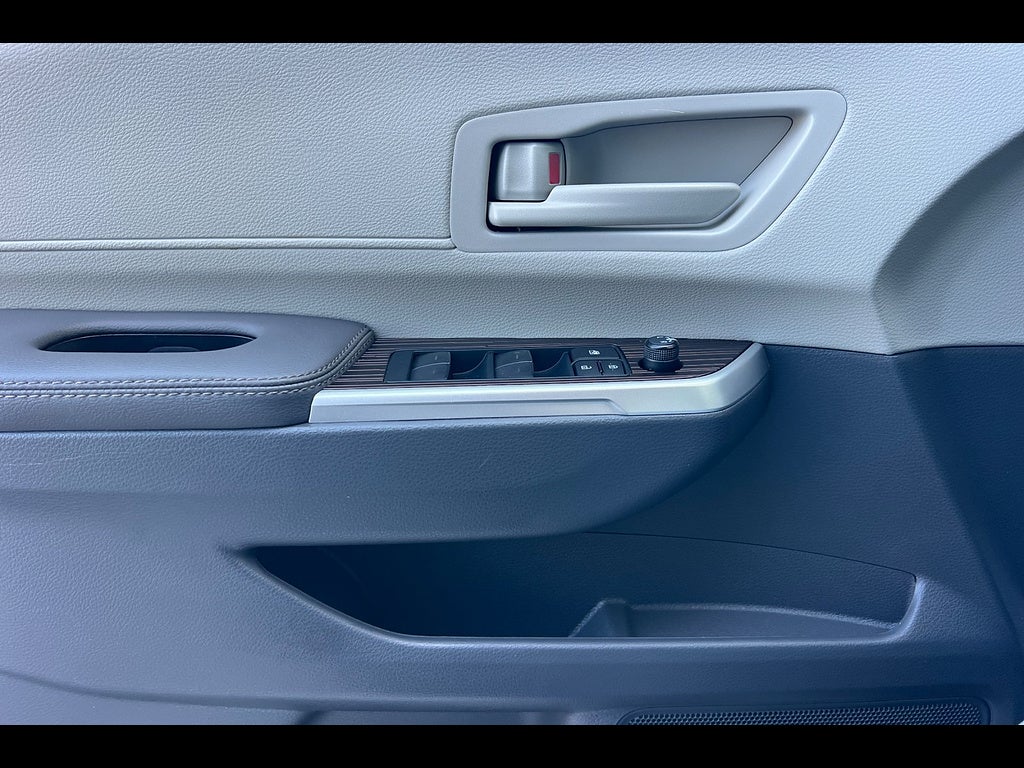 2023 Toyota Sienna LE 8-Passenger