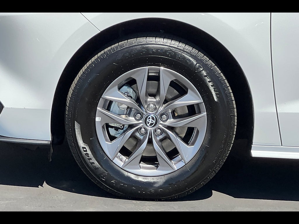 2023 Toyota Sienna LE 8-Passenger