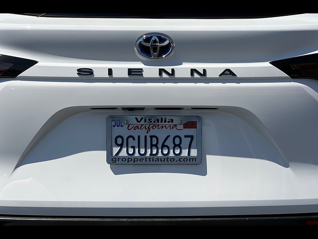 2023 Toyota Sienna LE 8-Passenger