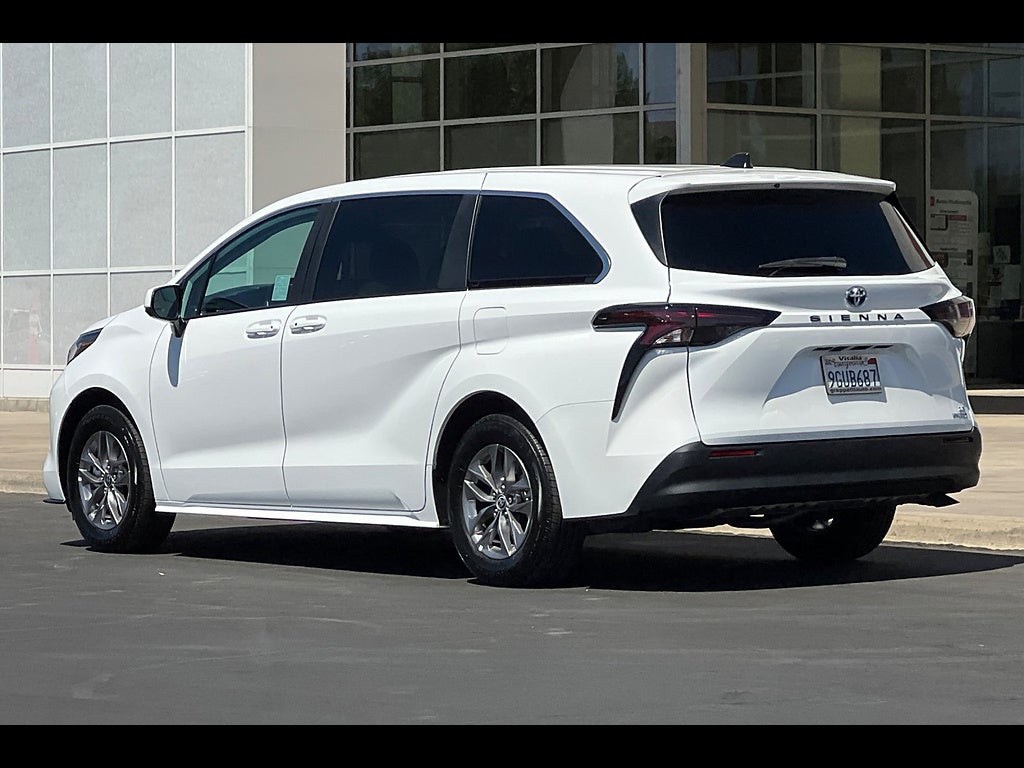 2023 Toyota Sienna LE 8-Passenger