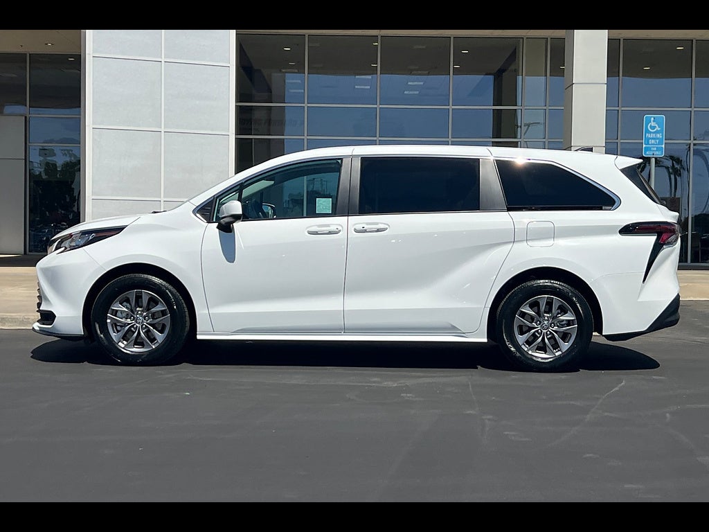 2023 Toyota Sienna LE 8-Passenger