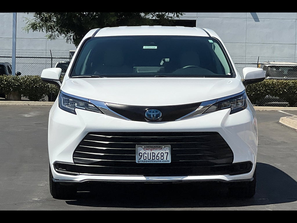 2023 Toyota Sienna LE 8-Passenger