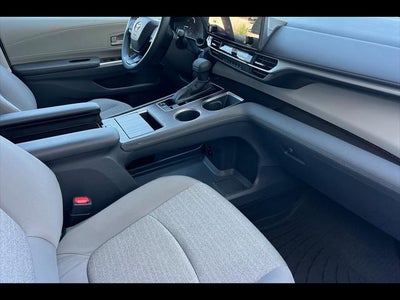 2023 Toyota Sienna LE 8-Passenger