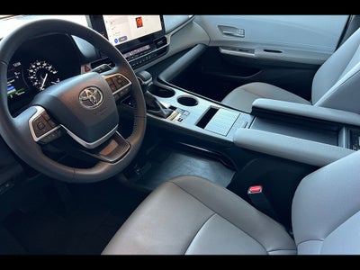 2025 Toyota Sienna XLE 8-Passenger