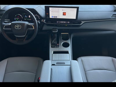 2025 Toyota Sienna XLE 8-Passenger
