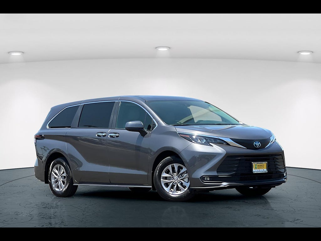 2025 Toyota Sienna XLE 8-Passenger