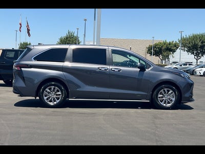 2025 Toyota Sienna XLE 8-Passenger