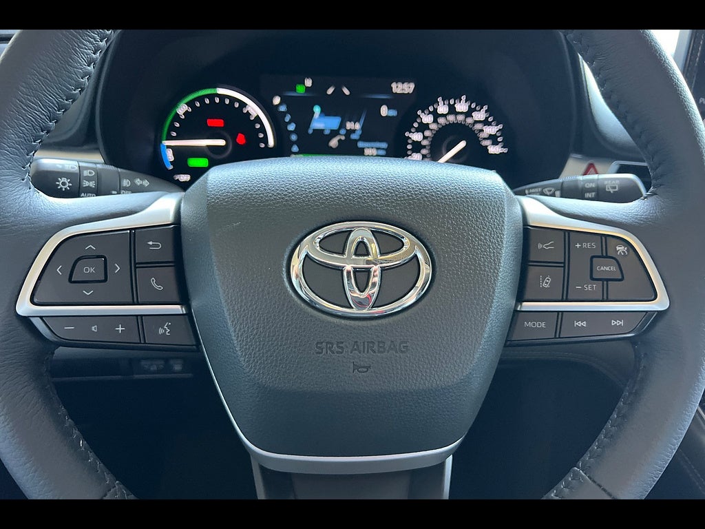 2025 Toyota Sienna XLE 8-Passenger