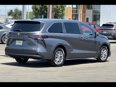 2025 Toyota Sienna XLE 8-Passenger