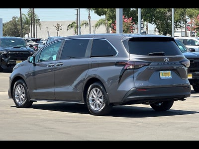 2025 Toyota Sienna XLE 8-Passenger