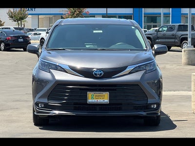 2025 Toyota Sienna XLE 8-Passenger