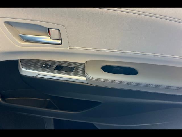 2025 Toyota Sienna XLE 8-Passenger