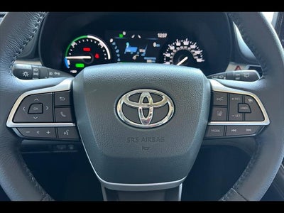 2025 Toyota Sienna XLE 8-Passenger