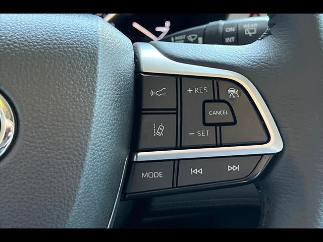 2025 Toyota Sienna XLE 8-Passenger