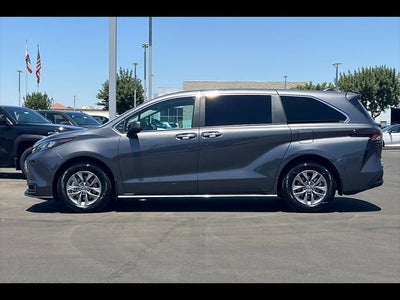 2025 Toyota Sienna XLE 8-Passenger