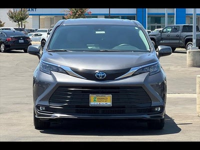 2025 Toyota Sienna XLE 8-Passenger