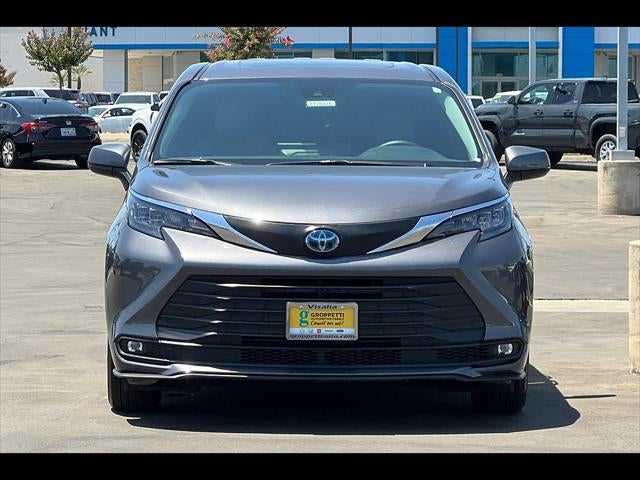 2025 Toyota Sienna XLE 8-Passenger