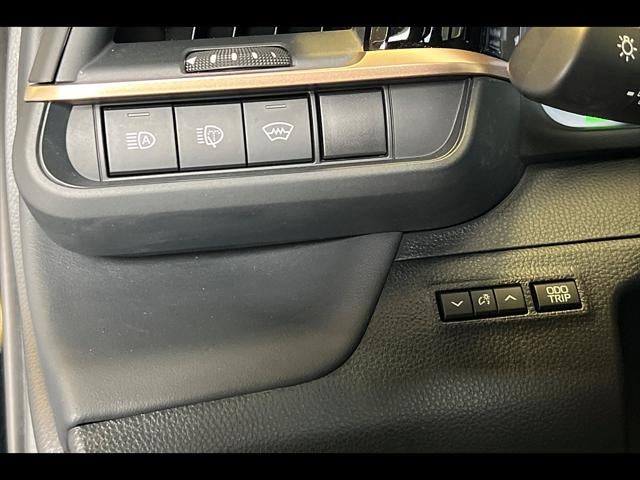 2025 Toyota Crown Signia Limited