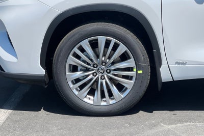 2026 Toyota Highlander Hybrid Platinum