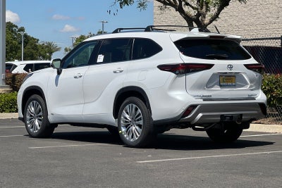 2026 Toyota Highlander Hybrid Platinum