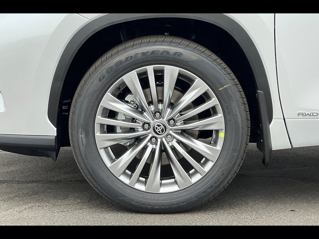 2026 Toyota Highlander Hybrid Platinum