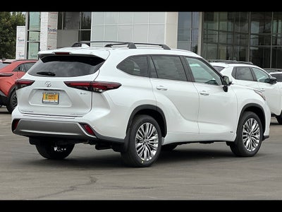 2026 Toyota Highlander Hybrid Platinum