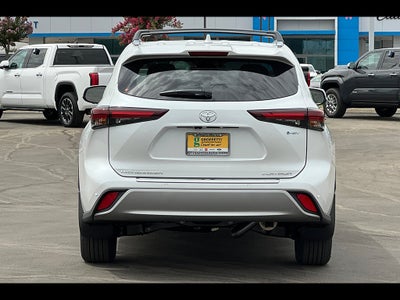 2026 Toyota Highlander Hybrid Platinum