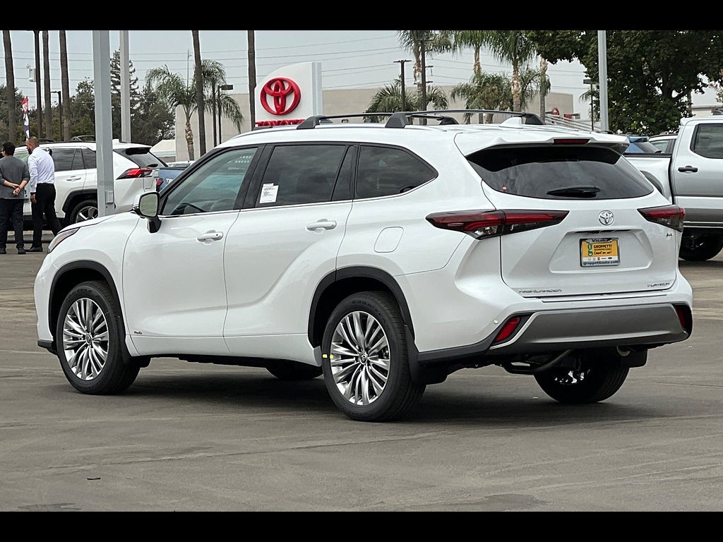 2026 Toyota Highlander Hybrid Platinum